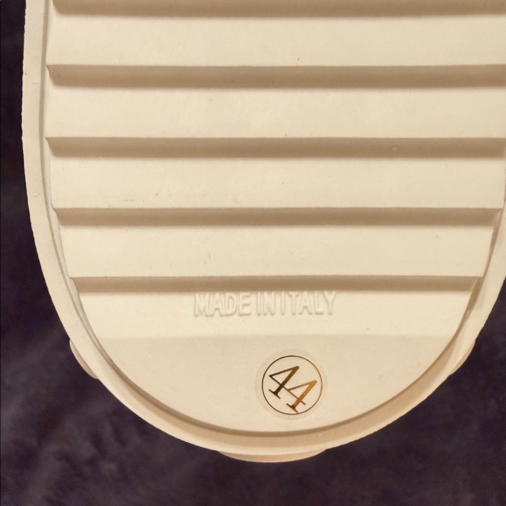 Louis Vuitton Cream Sneakers with Brown Details - Picture 10 of 13